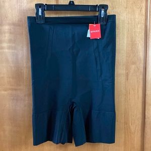 Spanx OnCore High Waisted Mid Thigh Short 3X